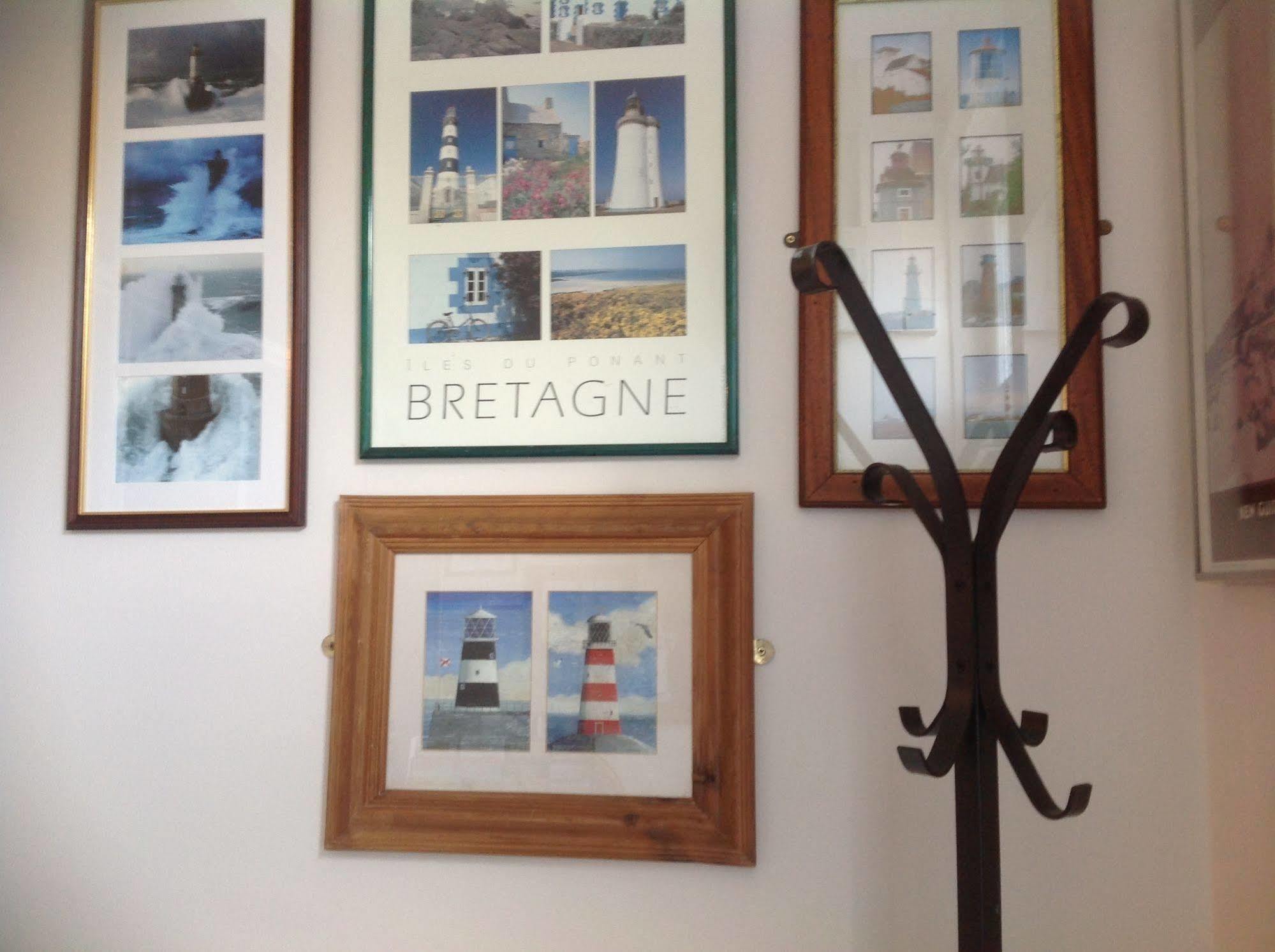 Lighthouse Guest House วิทลีย์เบย์ ภายนอก รูปภาพ